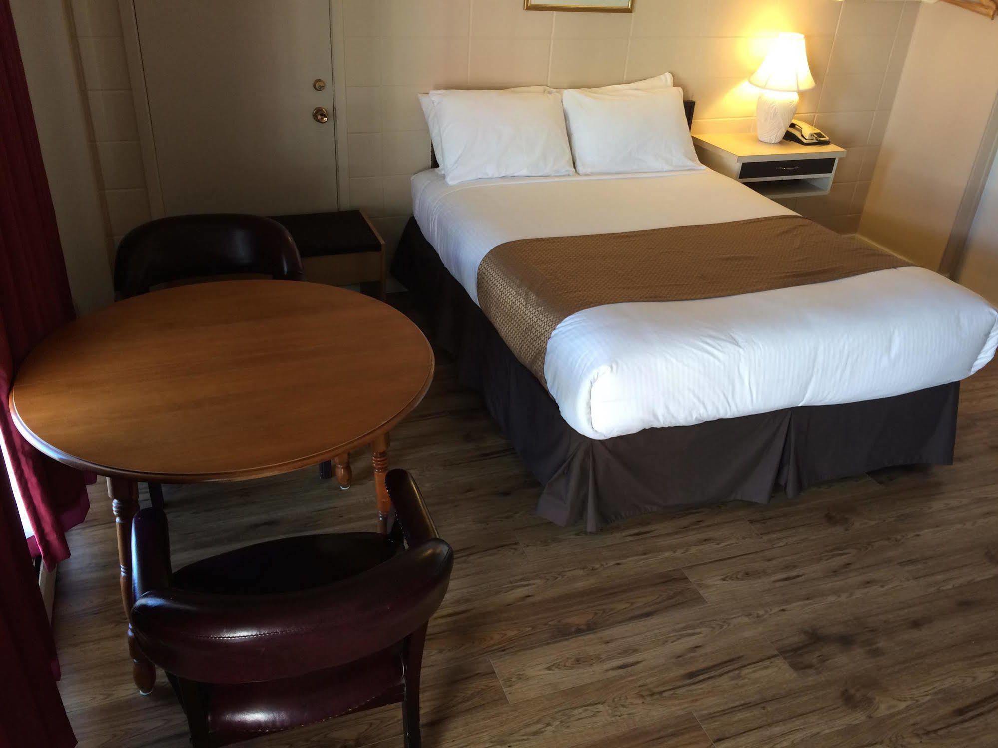 Siesta Motel Olds Dış mekan fotoğraf